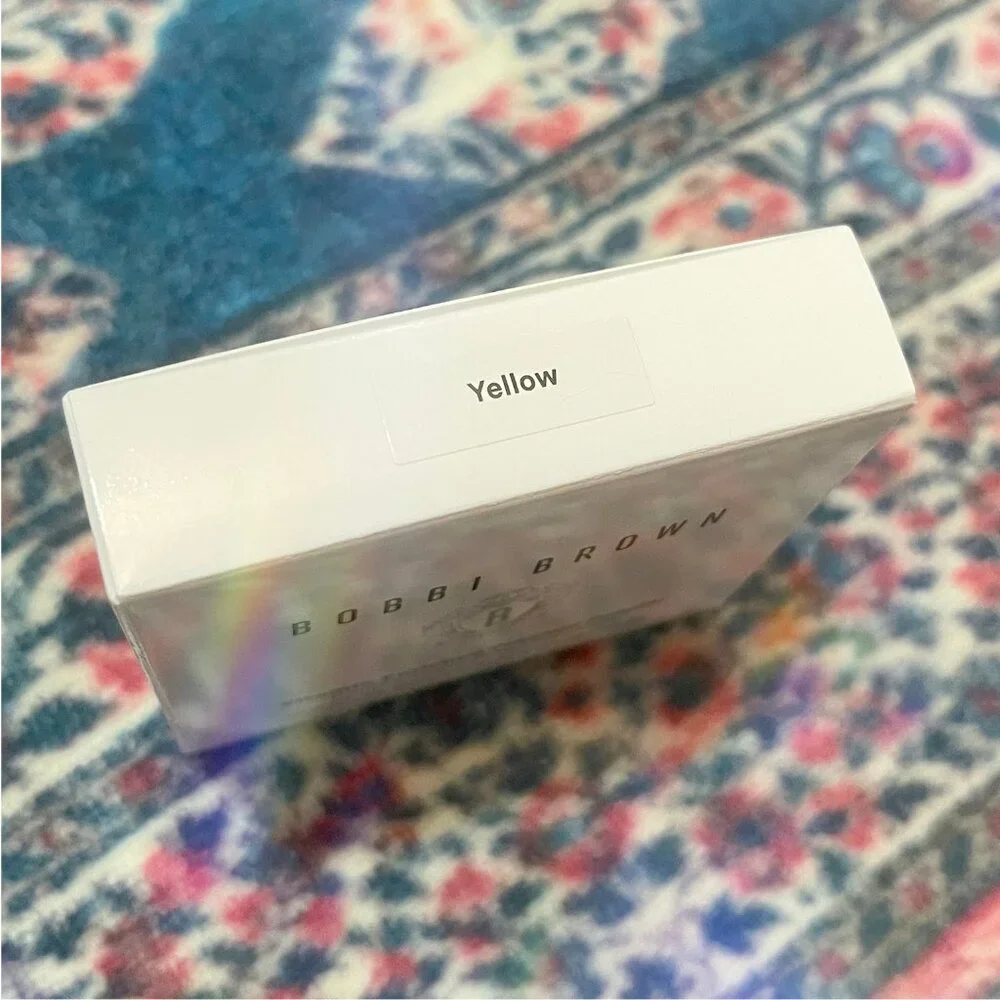 *BNIB* Bobbi Brown vitamin enriched press powder: Yellow